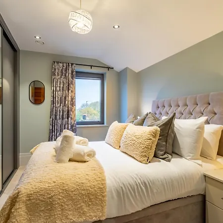 Boutique At The Old Fire Station Apartment *