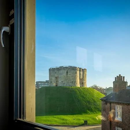 Apartamento Boutique At The Old Fire Station *