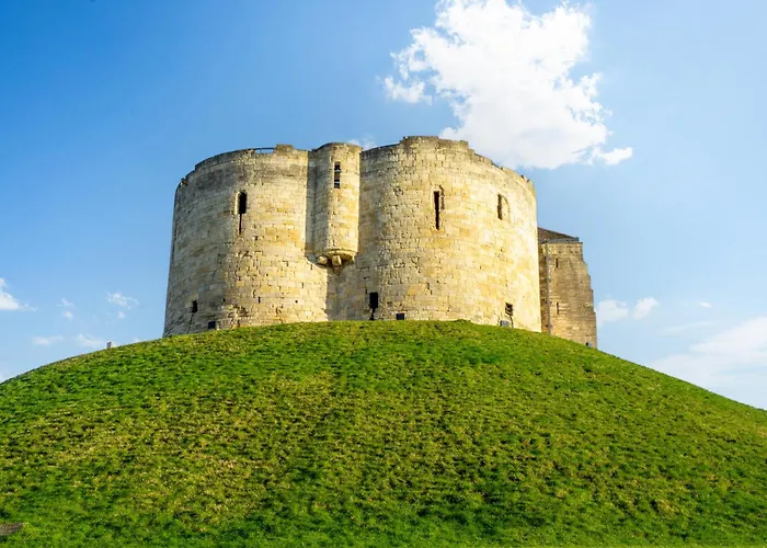 Boutique At The Old Fire Station Apartment *